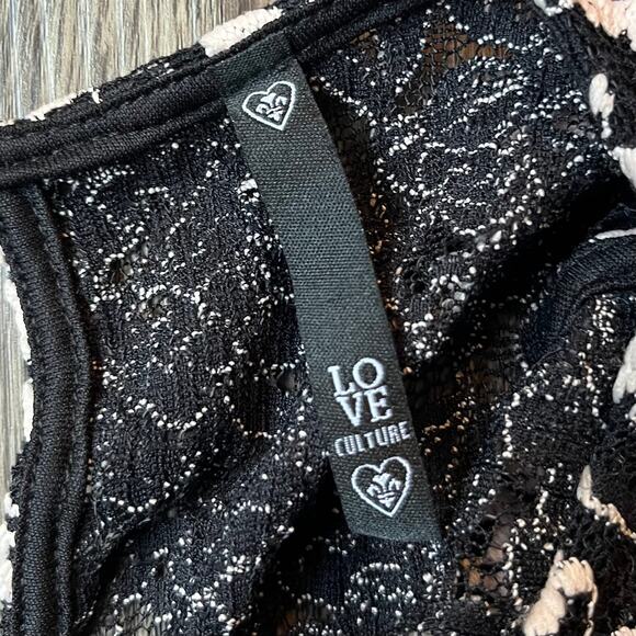 Love Culture Women’s SM peplum lace mini dress - Picture 4 of 5